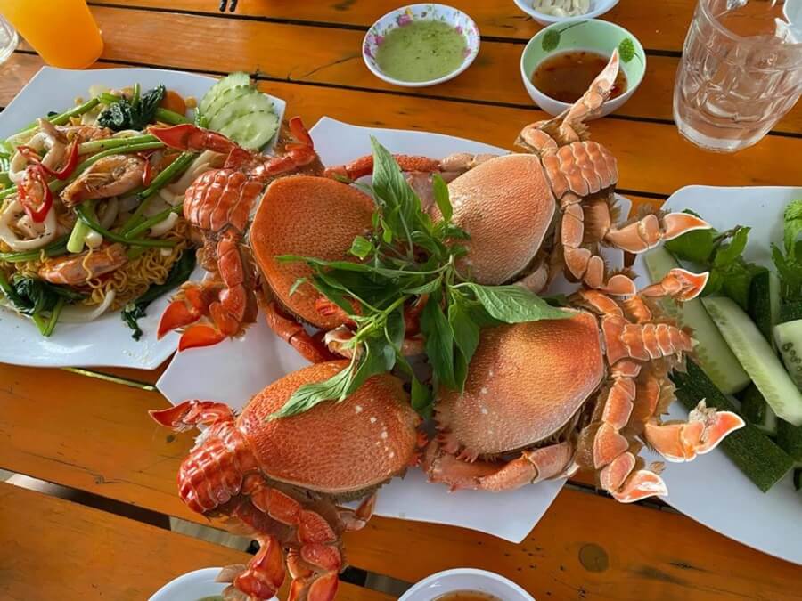 2 vì ghé thăm đảo Phú Quý là cơ hội thưởng thức hải sản ngon tuyệt