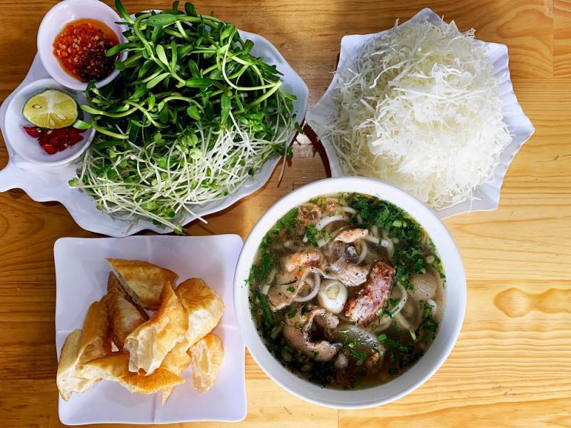 Ăn thử Bánh canh cá lóc Như Thủy thơm ngon nức tiếng gần xa