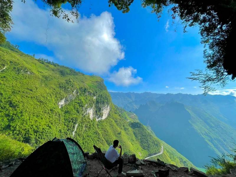 Chinh phục Vách đá trắng Hà Giang - Vách đá trên Đèo Mã Pí Lèng