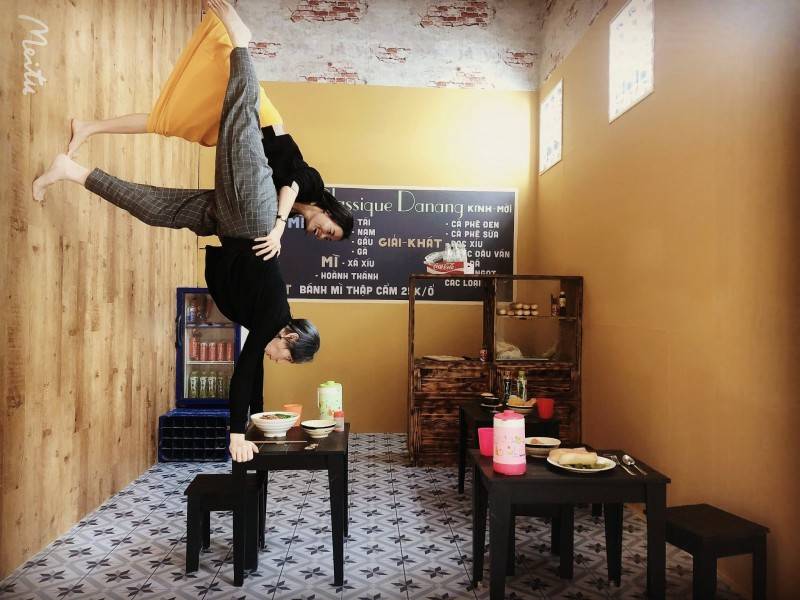 Quẩy banh nóc tại nhà đảo ngược, Upside down World Đà Nẵng