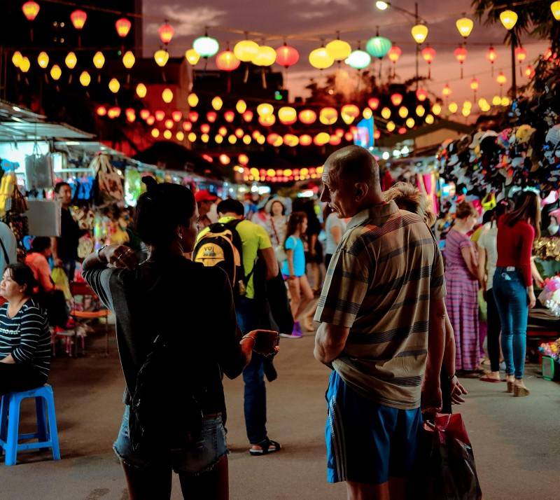 Khám phá chợ đêm Nha Trang - Nơi bán tất tần tật mọi thứ có ở thành phố biển