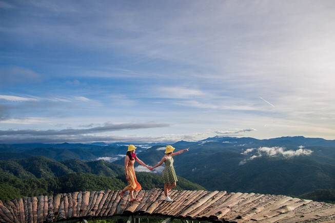 Cầu gỗ săn mây Đà Lạt - Tiên cảnh tuyệt đẹp của vùng cao