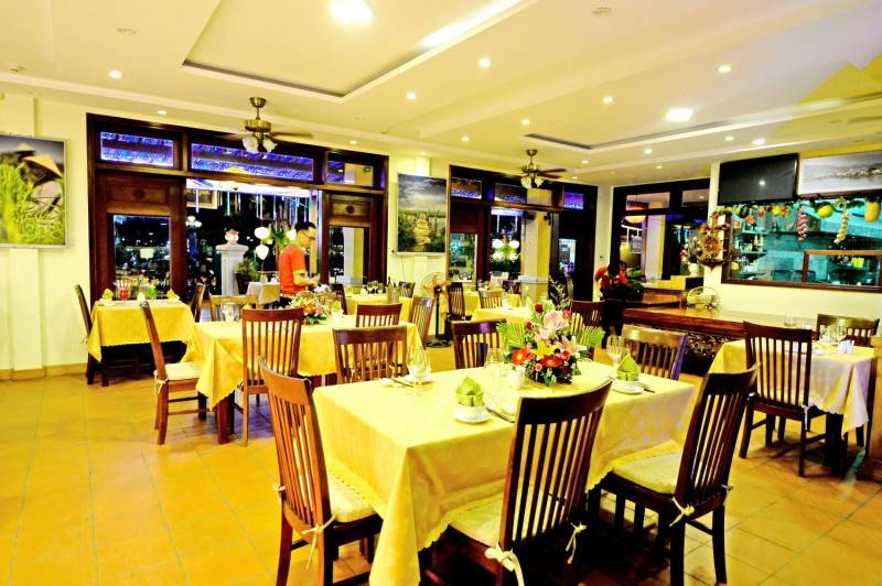 Green Heaven Restaurant Hoi An - Nhà hàng sở hữu tầm nhìn tuyệt đẹp nhìn ra quảng trường sông Hoài