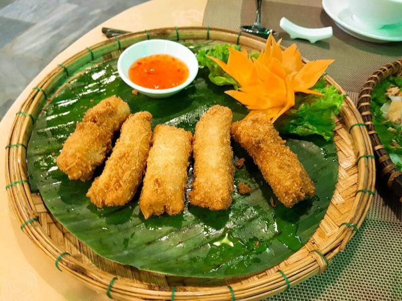 Green Heaven Restaurant Hoi An - Nhà hàng sở hữu tầm nhìn tuyệt đẹp nhìn ra quảng trường sông Hoài