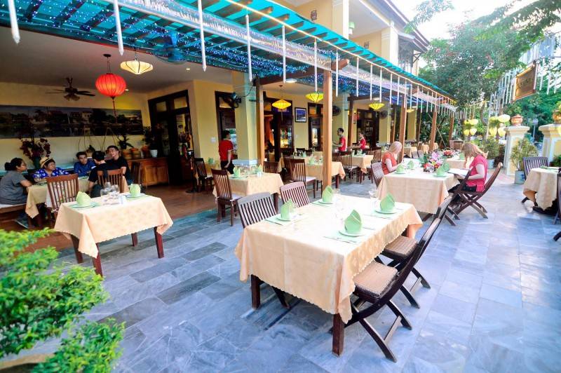 Green Heaven Restaurant Hoi An - Nhà hàng sở hữu tầm nhìn tuyệt đẹp nhìn ra quảng trường sông Hoài