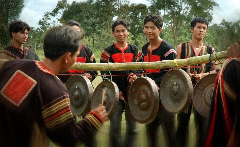 Làng Văn Hoá Cồng Chiên Tây Nguyên - Nét đẹp đặc trưng của vùng đất đỏ Bazan