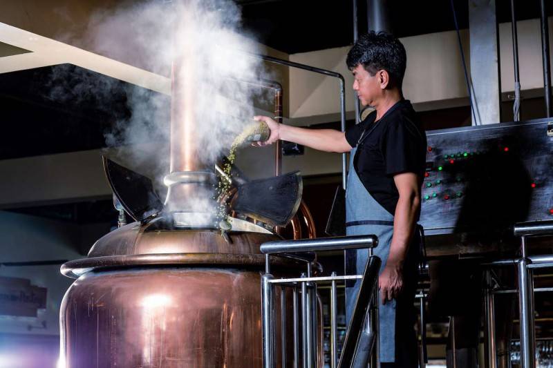 Lousiana Brewhouse Nha Trang - Nhà hàng Á Âu nổi bần bật với hương vị bia tự nấu tại chỗ