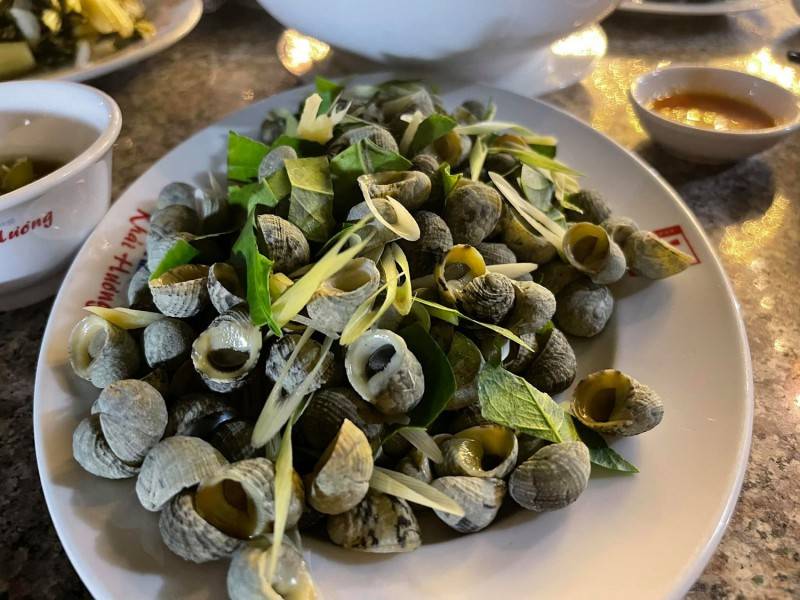 Nhà hàng Khải Hương – 'Bán đảo' hải sản nhỏ xinh với view toàn Vịnh Cửa Lục