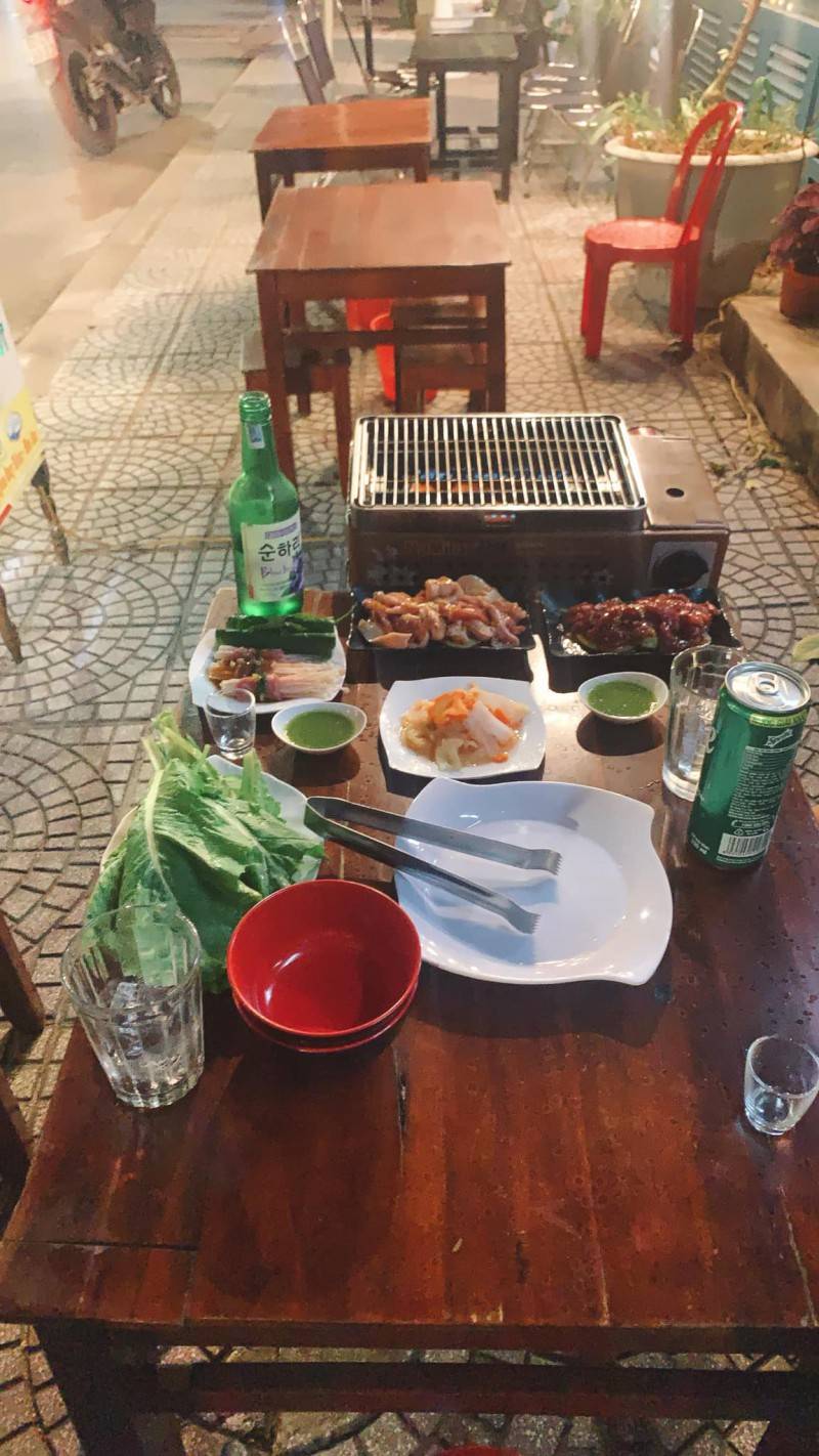 Nướng Khói BBQ Hội An - Oanh tạc thịt nướng và uống rượu soju vỉa hè phố cổ