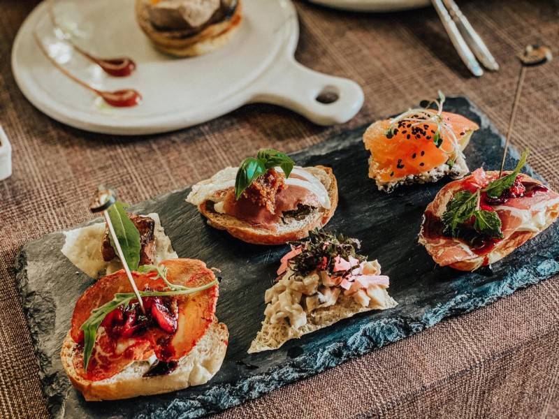 Thưởng thức món Âu chuẩn vị trong không gian lãng mạn của Pincho Tapas Kitchen &amp; Drinks