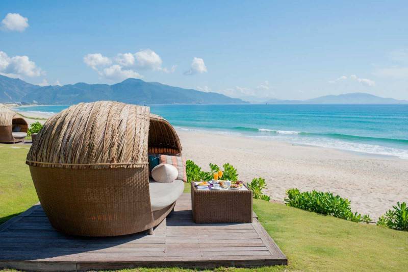 Bãi Dài Nha Trang - Có một thiên đường bình dị nơi hạ giới với biển xanh cát trắng quanh năm sóng xô bờ