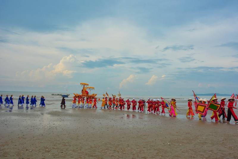 Bãi Trà Cổ - Một trong những bãi biển đẹp nhất Hạ Long