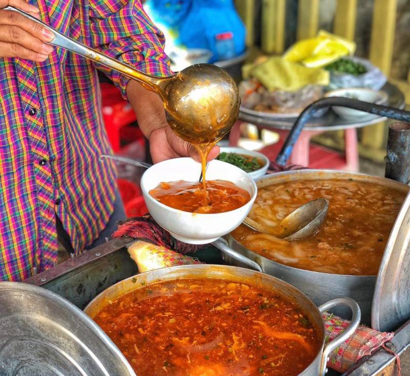 Bánh canh Nam Phổ - Đặc sản níu chân du khách khi đến Huế
