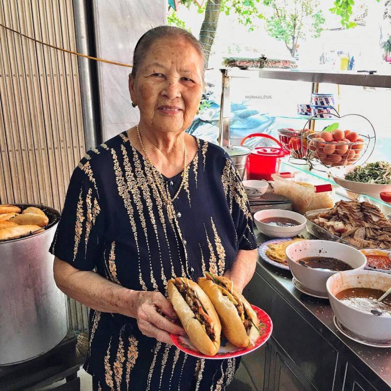 Bánh mì Madam Khánh Hội An - Trải nghiệm bánh mì ngon nhất thế giới