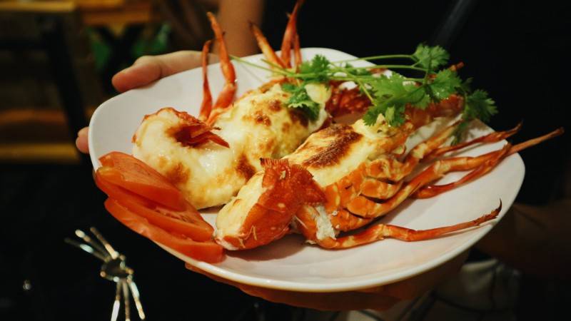 Bật mí những quán Tôm Hùm Nướng ngon bậc nhất thành phố biển Nha Trang