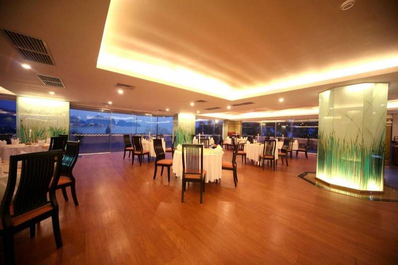 Bay View Restaurant - Nhà hàng đẳng cấp tại vịnh Hạ Long