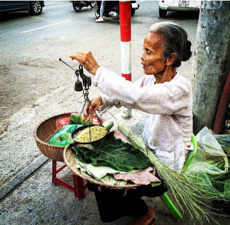 Bình dị cốm làng vòng - Gói gọn hương vị mùa thu Hà Nội