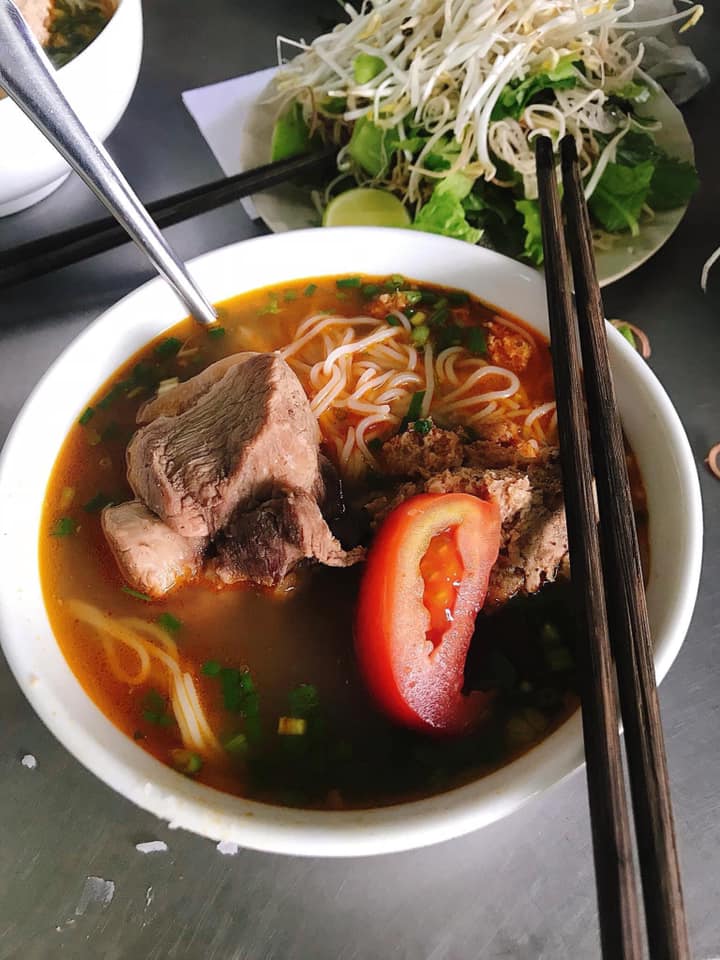 Bún riêu giò Chi, quán ăn lâu đời nổi tiếng tại Pleiku