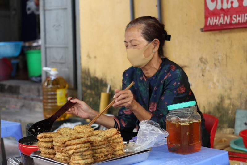 Chả rươi Hà Nội - Hương vị món ăn đến từ vùng sông nước