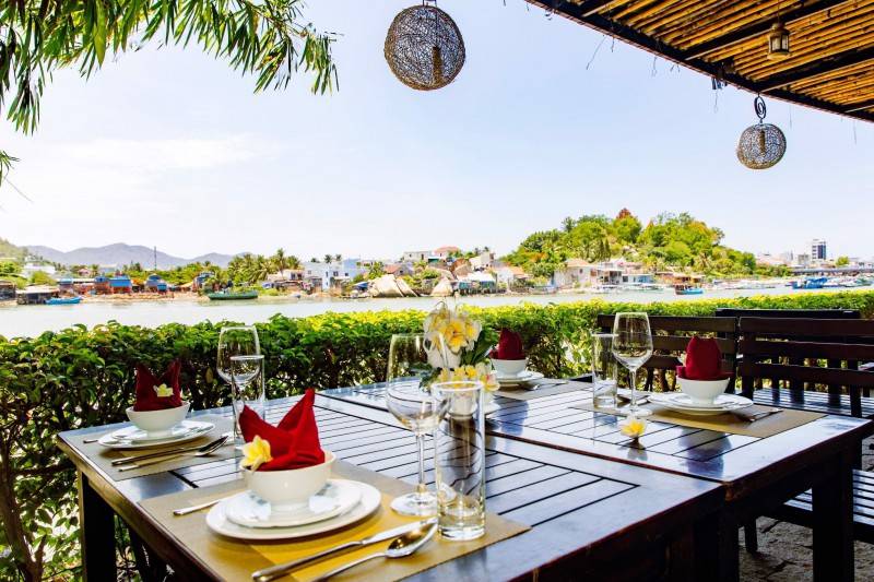 Champa Island restaurant - Nhà hàng chuẩn 5 sao nằm trong khuôn viên khu nghỉ dưỡng cao cấp