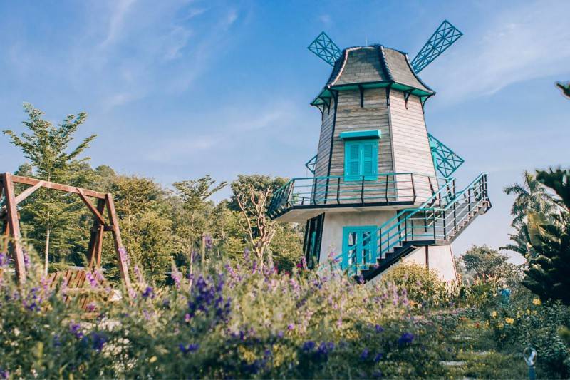 Check in Phim trường Windmill, thiên đường chụp ảnh nổi tiếng nhất miền Nam