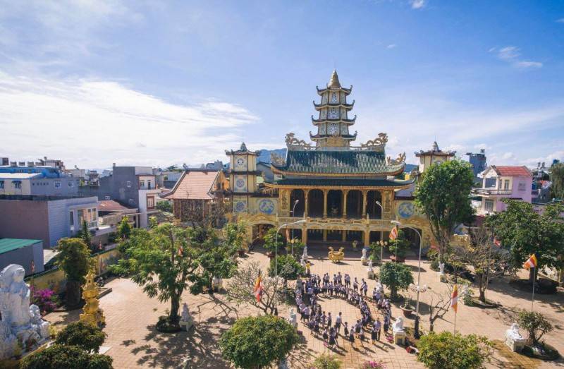 Chiêm ngưỡng Chùa Phước Huệ Bảo Lộc mang phong cách kiến trúc ấn tượng