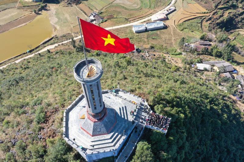 Chinh phục cực bắc Việt Nam và check-in cột cờ Lũng Cú