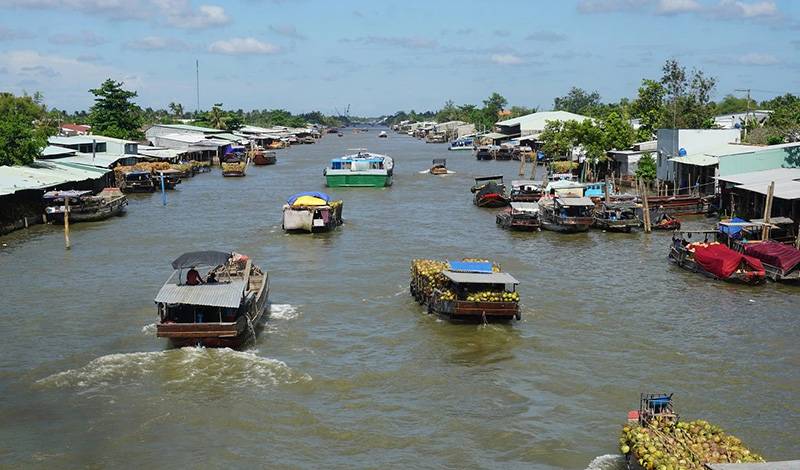 Chợ nổi Dừa trên sông Thom độc nhất vô nhị ở vùng Nam Bộ