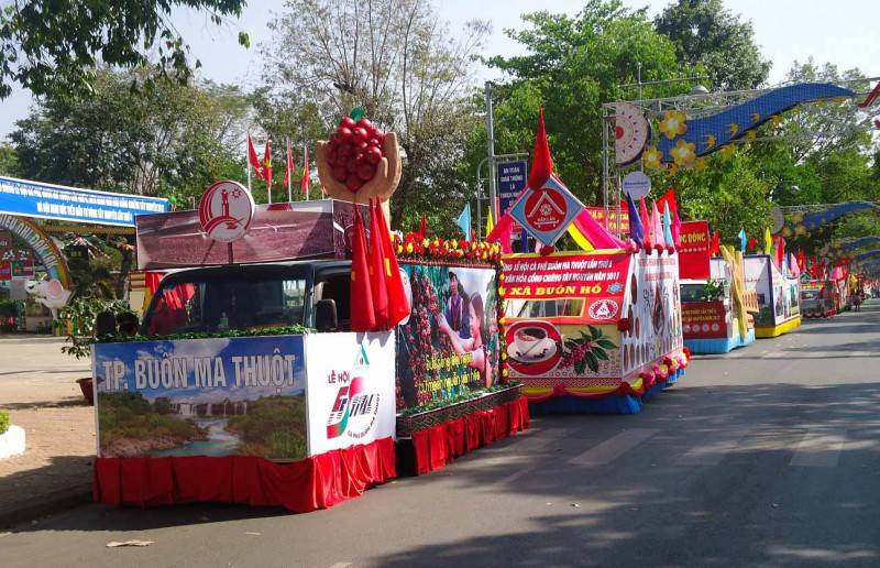 Choáng ngợp với Lễ hội cà phê Buôn Ma Thuột đậm đà sắc màu văn hóa