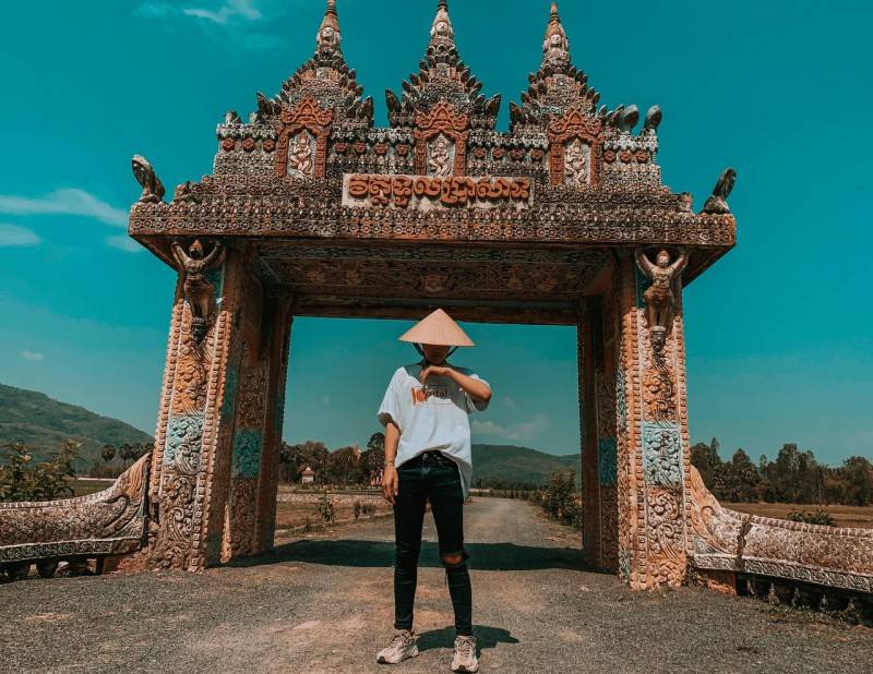 Chùa Tual Prasat (Cổng trời Khmer Koh Kas), cánh cổng nhuốm màu thời gian