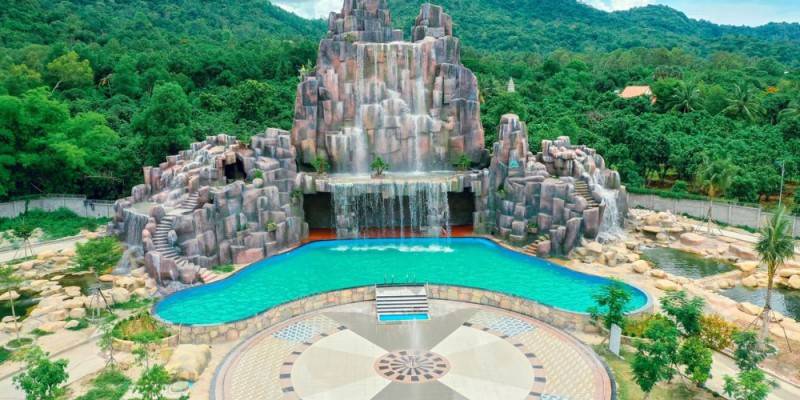 Công viên nước Thanh Long Núi Cấm mới lạ giữa lòng Thiên Gấm Sơn