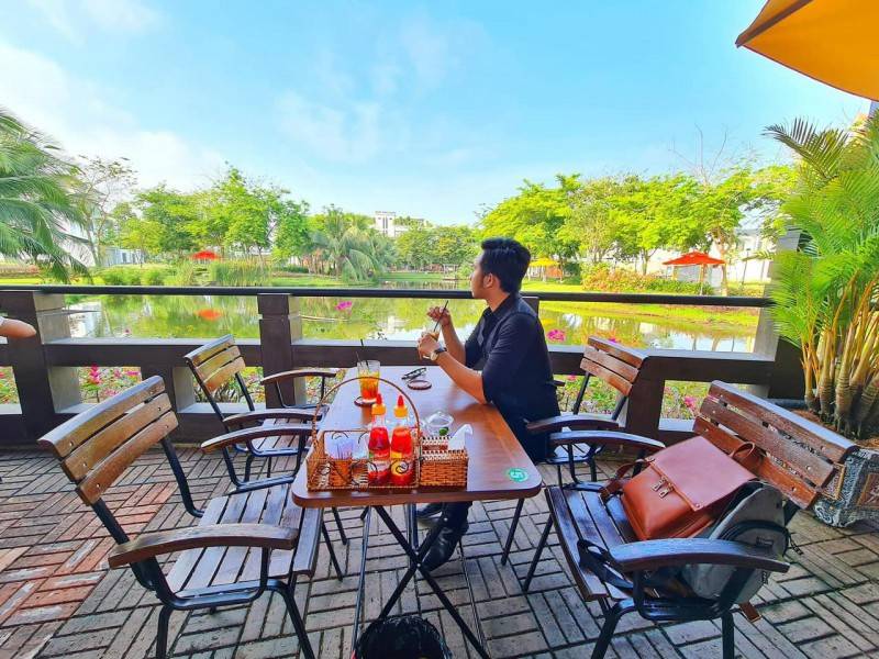 Cuối tuần nhớ ghé quán Cafe Nam Long Garden Cần Thơ có view hồ thơ mộng