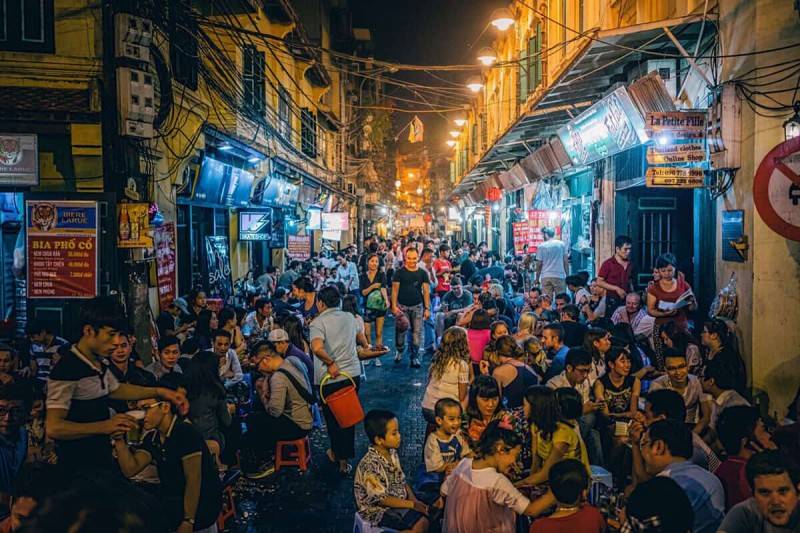 Dạo bước phố Tạ Hiện không ngủ giữa lòng thủ đô