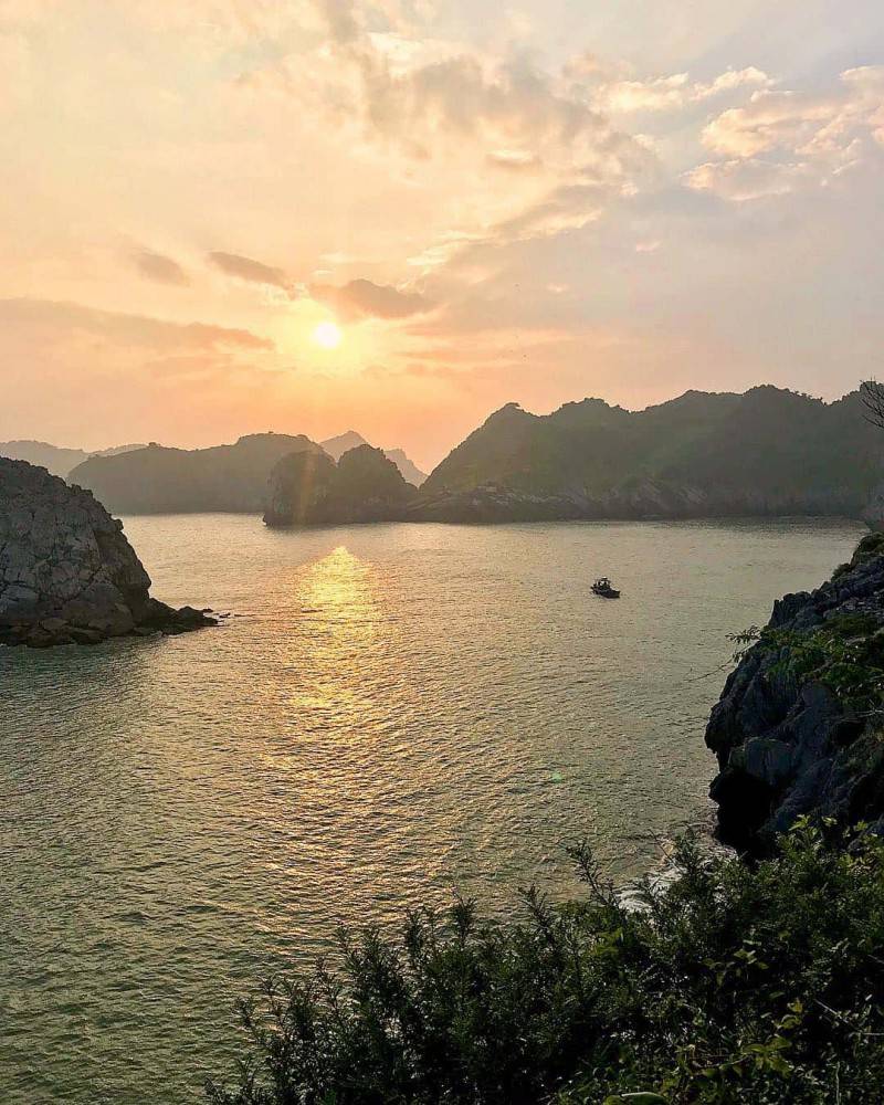 Đảo Cát Bà - Vẻ đẹp của hòn ngọc xanh khiến vịnh Hạ Long cũng phải ghen tị