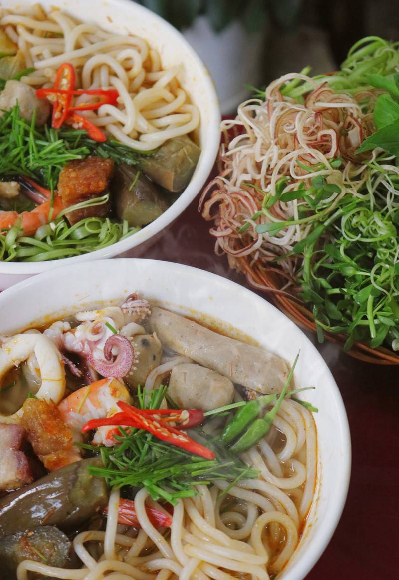Đến Bún mắm miền Tây Cô Phương Sài Gòn thưởng thức món ăn trứ danh
