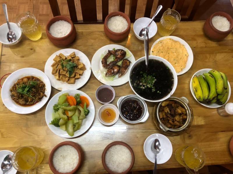 Đến nhà hàng cơm niêu Hương Việt để quây quần bên mâm cơm gia đình ấm cúng giữa lòng Đà Lạt