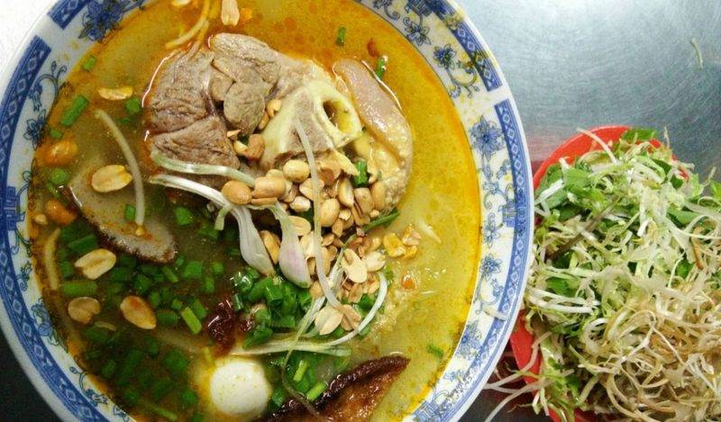 Đến Nha Trang, thưởng thức tô Mì Quảng, món ăn tưởng quen nhưng thật ra rất mới lạ