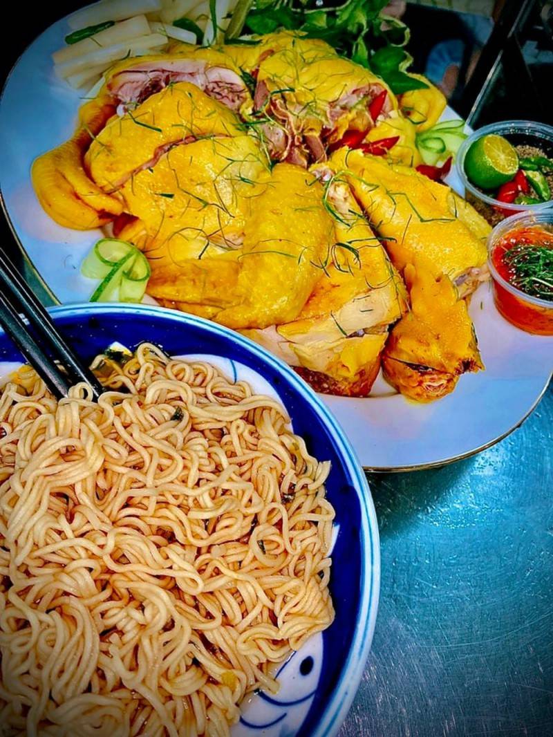 Đến với Kwai's Bistro Con Dao để chill trong không gian ấm cúng và lung linh