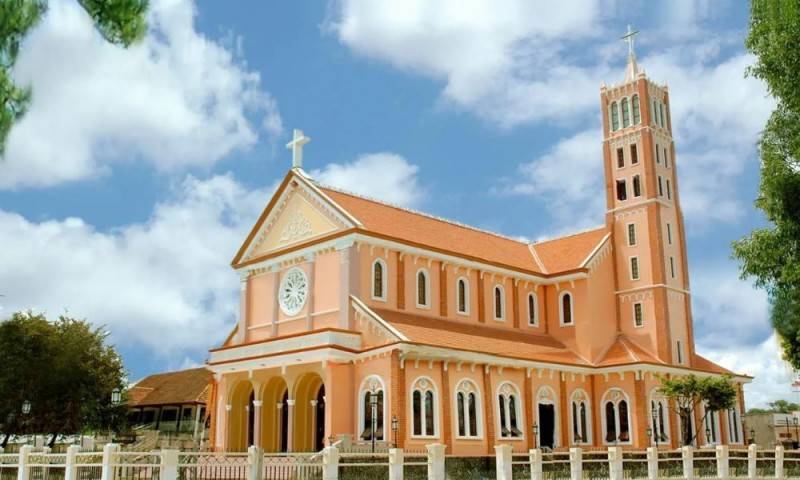 Điểm danh nhà thờ đẹp ở Kon Tum mà bạn nhất định phải ghé thăm