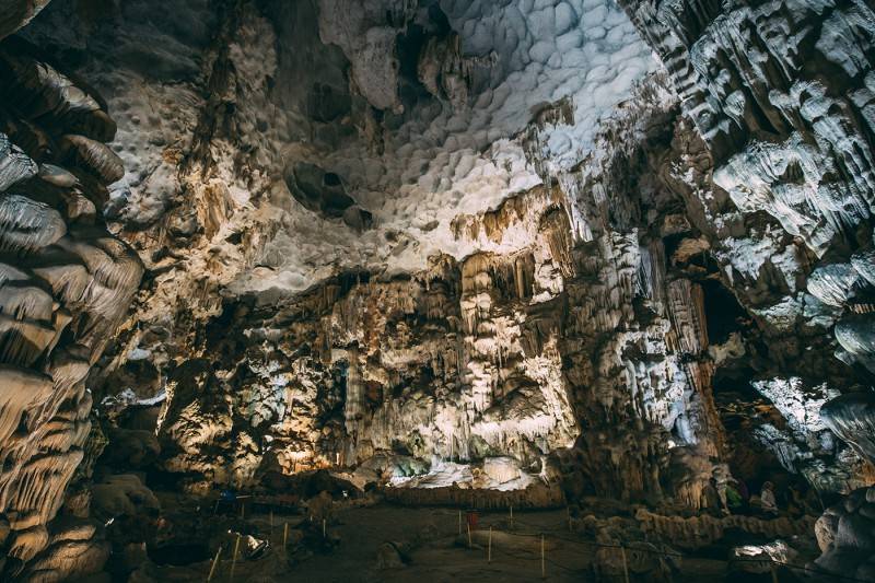 Động Thiên Cung - Ấn tượng hang động lộng lẫy nhất nơi Vịnh Hạ Long