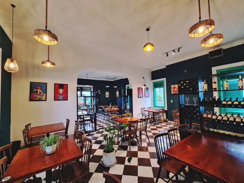 Gác Măng Rê Café, Restaurant mang âm hưởng châu Âu cổ điển và thời thượng
