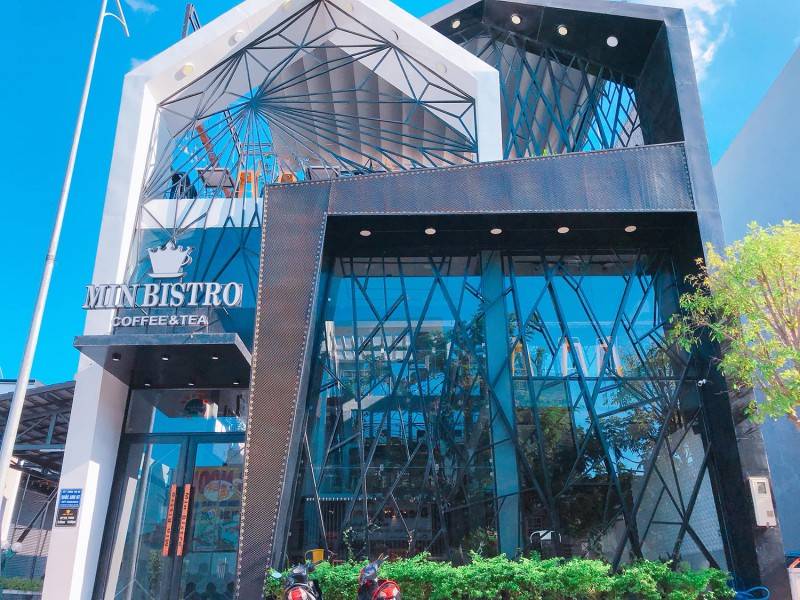 Ghé đến Min Bistro café ngắm hồ cá Koi tuyệt đẹp