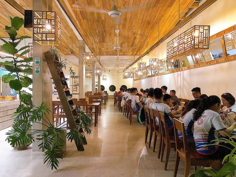 Ghé Infiniti Cafe Restro Côn Đảo tận hưởng không gian sân vườn tuyệt đẹp