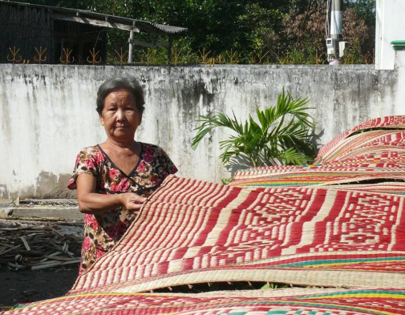 Ghé tham quan làng nghề dệt chiếu Tân Duyệt nổi tiếng ở Cà Mau