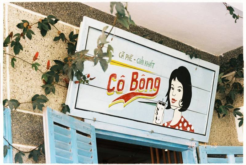 Ghé tiệm Cafe Cô Bông tìm về một nét hoài cổ giữa lòng thành phố