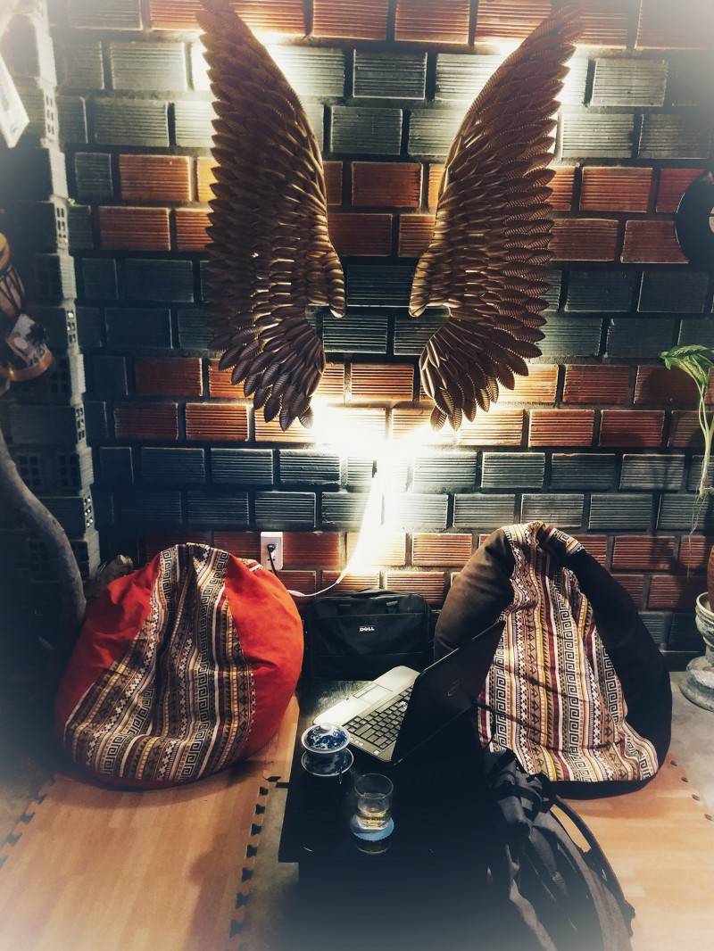 Góc Phú Yên Coffee &amp; Backpacker - Quán nhỏ bình yên mang vẻ đẹp cổ kính, đầy hoài niệm