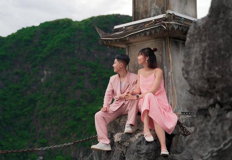 Hang Múa đẹp cực ngọt ngào trong bộ ảnh couple của cô nàng Ha Trinh