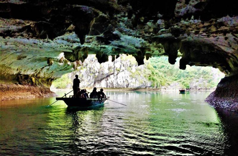 Hang Sáng Tối - Chèo thuyền Kayak khám phá hang động đầy huyền bí