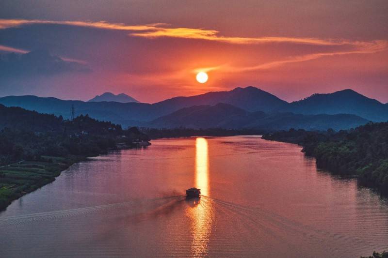 Hòa nhịp khoảng lặng bình yên bên dòng sông Hương xứ Huế