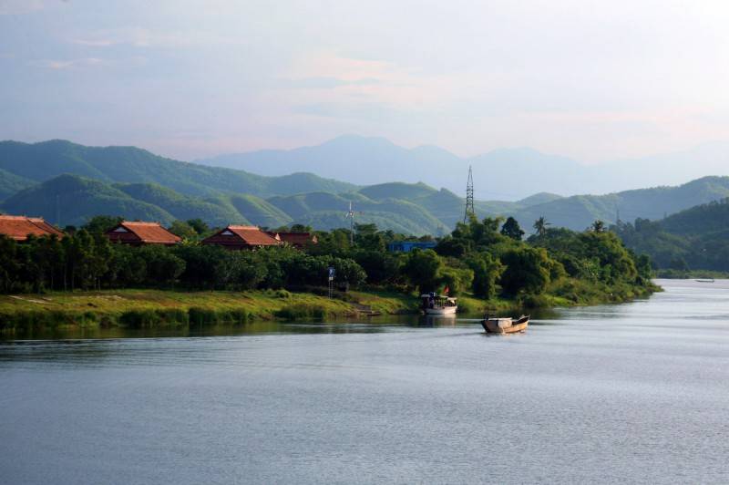 Hòa nhịp khoảng lặng bình yên bên dòng sông Hương xứ Huế